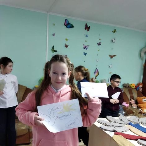 Горбатенко Катя, ученица 4 "б" класса, написала не один десяток писем солдатам на фронт. Не стесняйтесь проявлять доброту и делать добрые дела, ведь они являются силой, способной преобразить нашу жизнь!